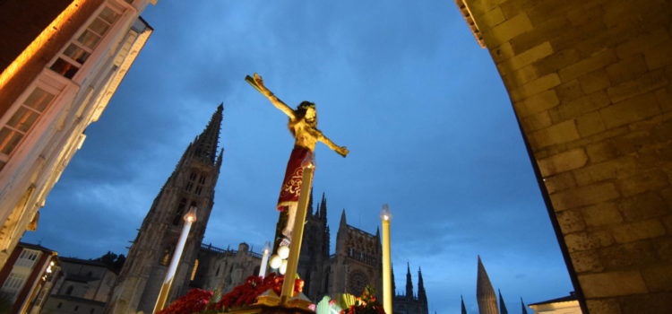 Abrazar la Cruz con el Santísimo Cristo de Burgos