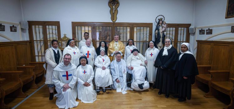 Sor Juana Francisca realiza su profesión solemne como trinitaria
