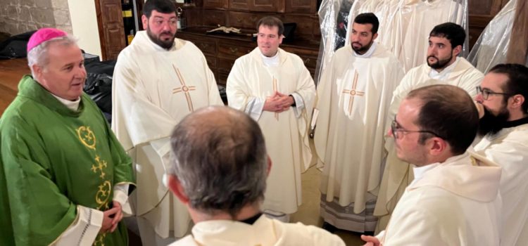 El arzobispo comparte una jornada con los sacerdotes jóvenes de la archidiócesis