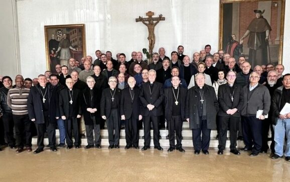 La renovación del estilo pastoral y las estructuras evangelizadoras centran los trabajos del Encuentro de Obispos, Vicarios y Arciprestes de Iglesia en Castilla