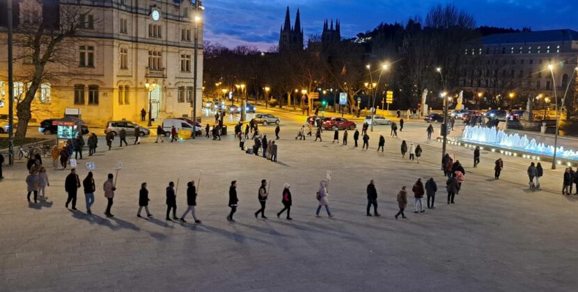 El último Círculo de Silencio busca «audacia para encontrar la mejor manera de acoger» a los migrantes