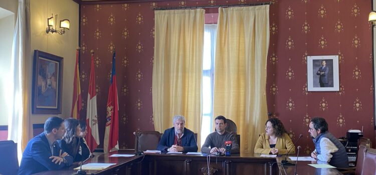 Cáritas y el Ayuntamiento de Villarcayo actualizan el convenio para la ayuda de los más necesitados de la localidad