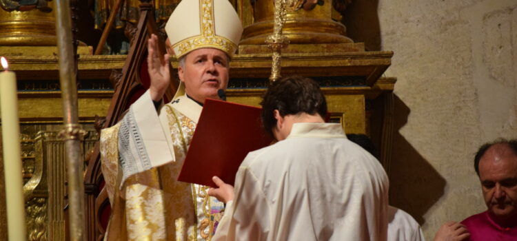 La resurrección de Cristo «nos libera de nuestras cadenas y esclavitudes»