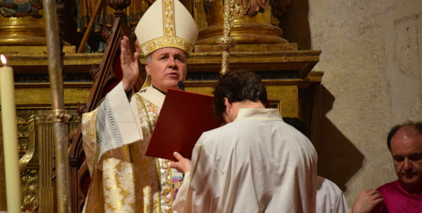 La resurrección de Cristo «nos libera de nuestras cadenas y esclavitudes»