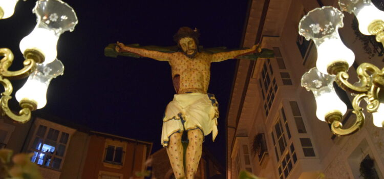 Burgos rinde honores a su Cristo de las Santas Gotas