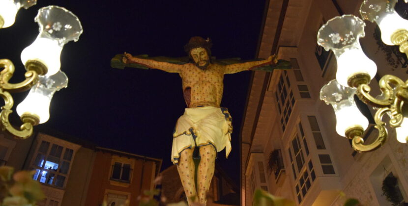 Burgos rinde honores a su Cristo de las Santas Gotas