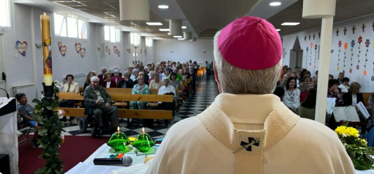 El arzobispo prosigue su visita pastoral en la parroquia del Espíritu Santo
