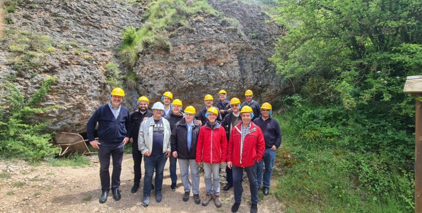 El Colegio de Arciprestes cierra el curso con una visita al centro minero de Puras de Villafranca