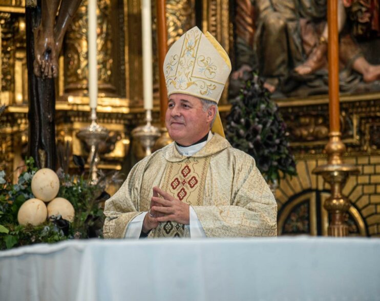 El arzobispo celebra los 450 años de culto en Sevilla al Santo Cristo de Burgos