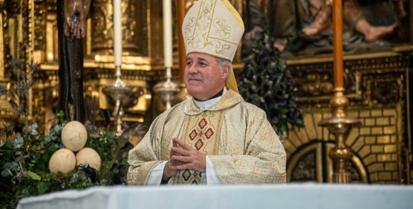 El arzobispo celebra los 450 años de culto en Sevilla al Santo Cristo de Burgos