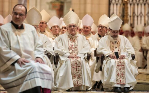 Mons. Iceta participa en la misa en memoria de las víctimas de la DANA