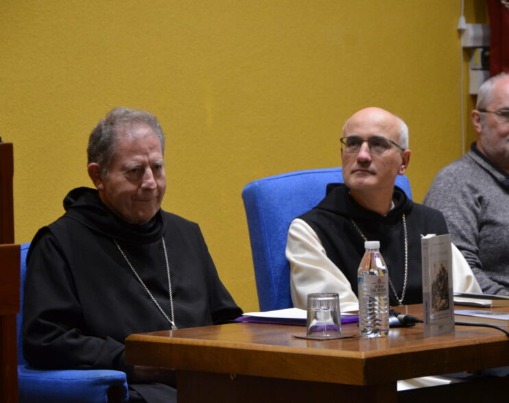 La Facultad acoge la presentación de ‘Ajenos a la ciudad’