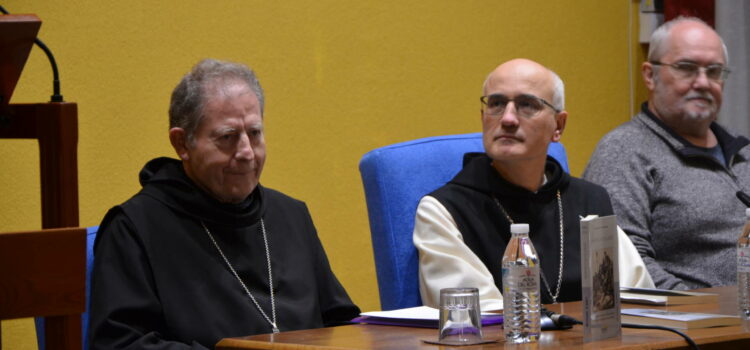 La Facultad acoge la presentación de ‘Ajenos a la ciudad’