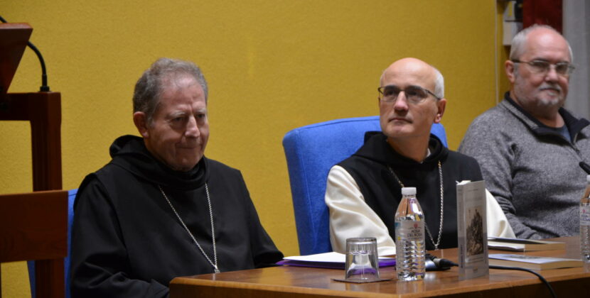 La Facultad acoge la presentación de ‘Ajenos a la ciudad’