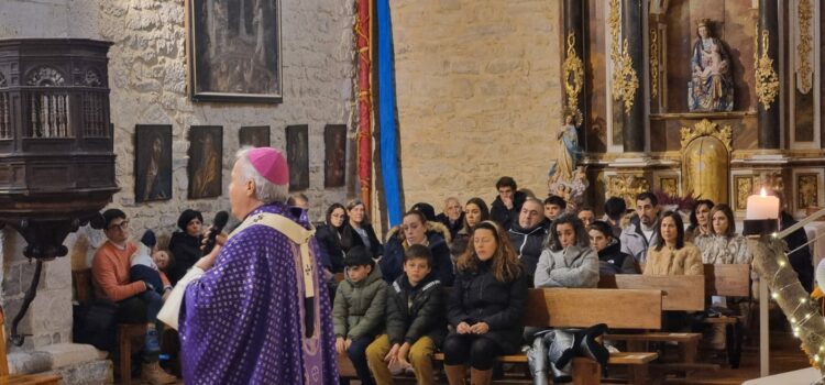 La visita pastoral lleva al arzobispo a la unidad pastoral La Cuadra