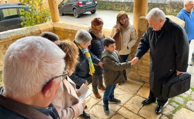 El arzobispo visita las unidades pastorales de Sedano y La Vega-Mercedes