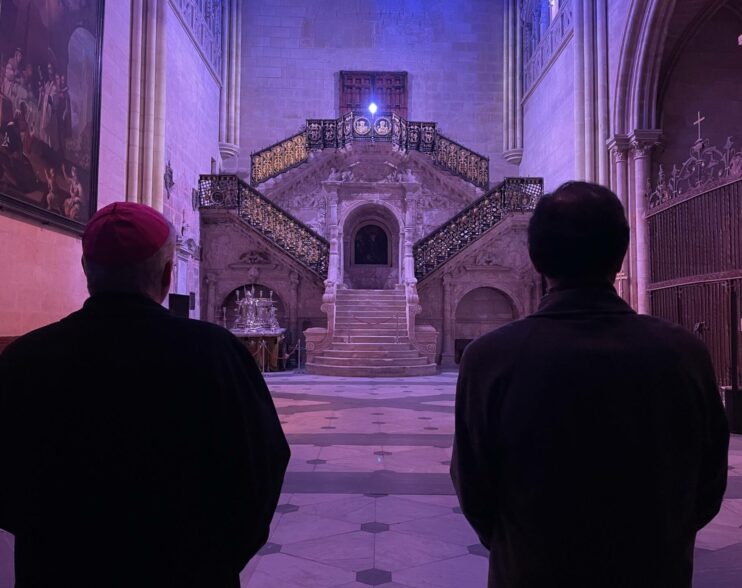 El embajador de Japón realiza ‘Stella’, la visita nocturna de la Catedral