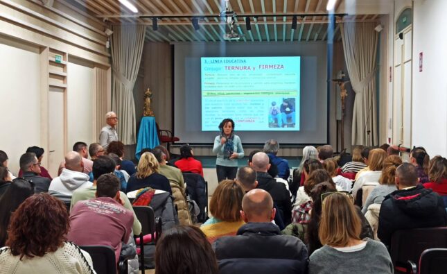 Concluye la Escuela de Padres organizada por Familia y Vida