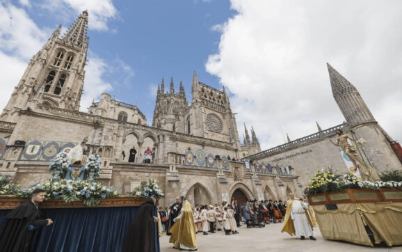 «El Señor viene a abrir el sepulcro de nuestras vidas para que entre la luz»