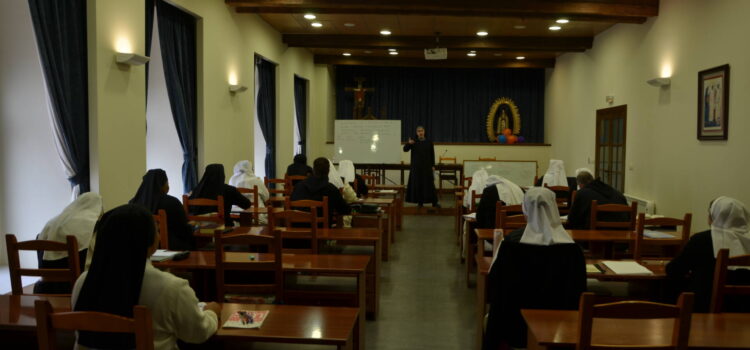 «Esto es una gozada»: 20 religiosos cistercienses se forman en Teología en Las Huelgas