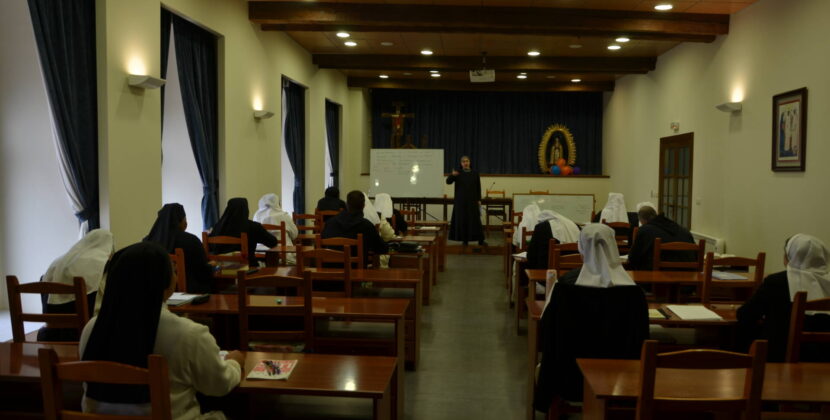 «Esto es una gozada»: 20 religiosos cistercienses se forman en Teología en Las Huelgas