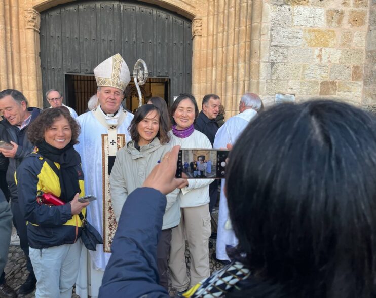 Mons. Iceta retoma la visita pastoral en la unidad ‘Encuentro de Caminos’