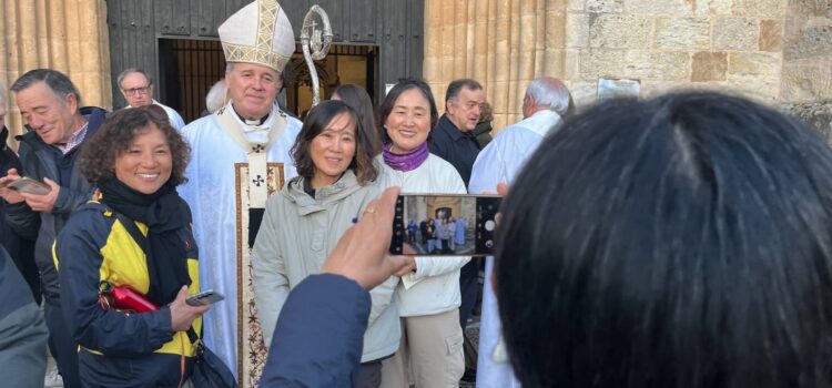 Mons. Iceta retoma la visita pastoral en la unidad ‘Encuentro de Caminos’