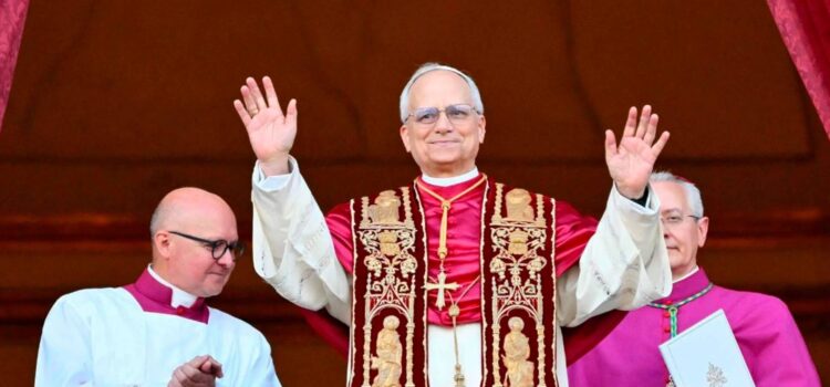 «Es un inmenso regalo»: Mons. Iceta expresa su alegría por la elección del papa León XIV