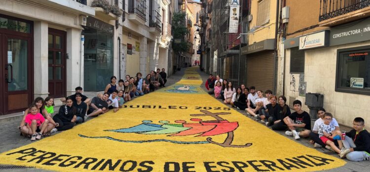 Una alfombra de fe, esperanza y caridad al paso del Santísimo en Aranda