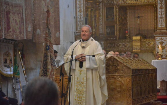 El arzobispo preside un Curpillos tempranero y marcado por el calor