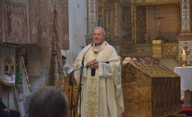 El arzobispo preside un Curpillos tempranero y marcado por el calor