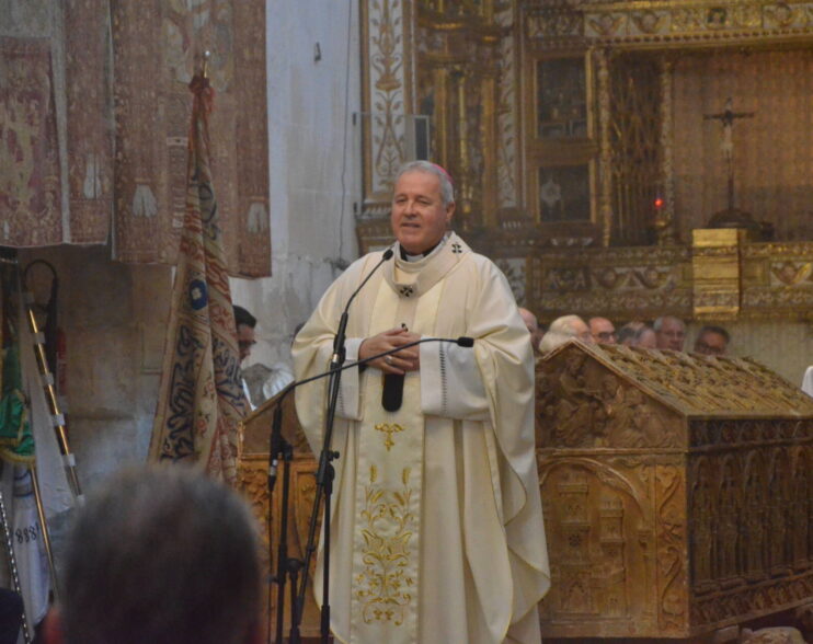 El arzobispo preside un Curpillos tempranero y marcado por el calor
