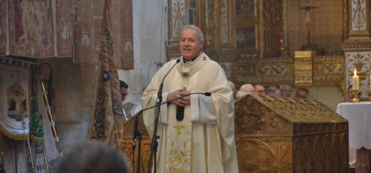 El arzobispo preside un Curpillos tempranero y marcado por el calor
