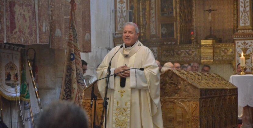 El arzobispo preside un Curpillos tempranero y marcado por el calor