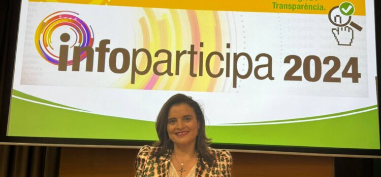 La ecónoma de la archidiócesis recibe el Sello de Calidad y Transparencia de Infoparticipa