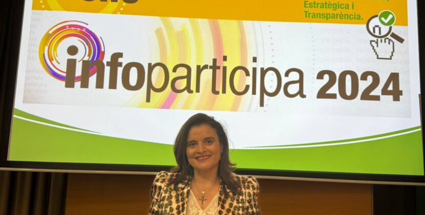 La ecónoma de la archidiócesis recibe el Sello de Calidad y Transparencia de Infoparticipa
