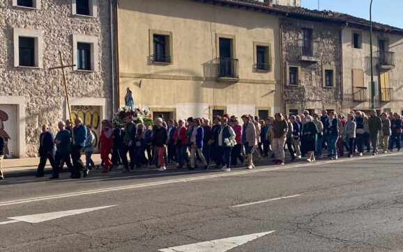 El rosario de la aurora vuelve a expresar la devoción a María en Gamonal