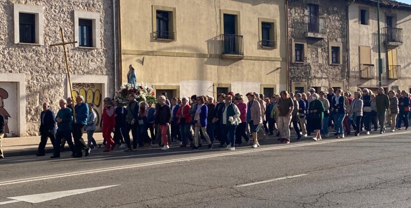 El rosario de la aurora vuelve a expresar la devoción a María en Gamonal