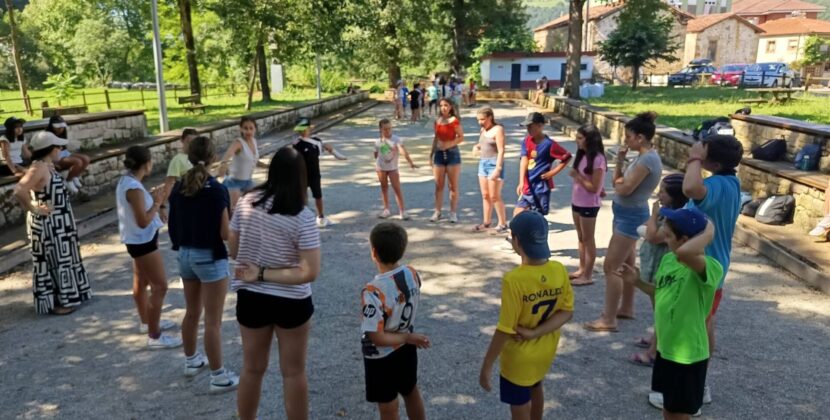 Los campamentos animan el verano de las parroquias de Villarcayo y Medina de Pomar