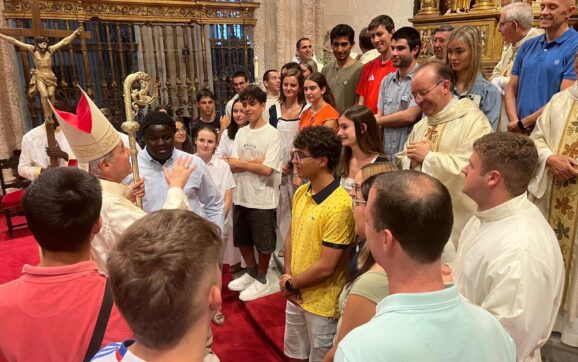 «Peregrinos de esperanza»: el arzobispo envía a los jóvenes de la archidiócesis a Roma