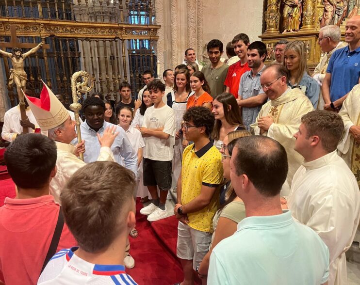 «Peregrinos de esperanza»: el arzobispo envía a los jóvenes de la archidiócesis a Roma