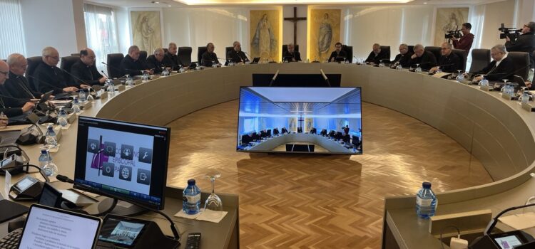 El arzobispo participa en la reunión de la Comisión Permanente de la CEE