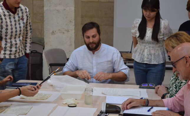 Aprendiendo a conservar los documentos de un archivo