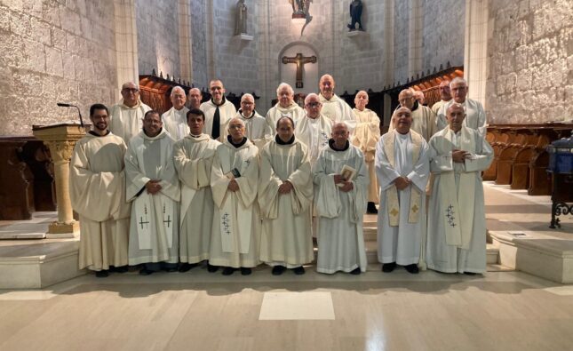 Los sacerdotes realizan sus ejercicios espirituales para «renovar la entrega»