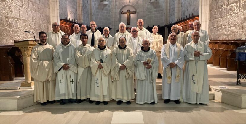 Los sacerdotes realizan sus ejercicios espirituales para «renovar la entrega»