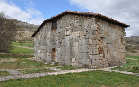 La archidiócesis recupera la propiedad de dos bajorrelieves de la ermita de Quintanilla de las Viñas