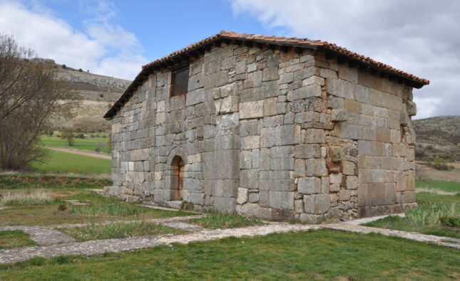 La archidiócesis recupera la propiedad de dos bajorrelieves de la ermita de Quintanilla de las Viñas