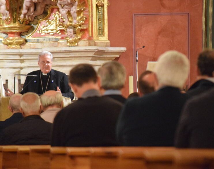 El amor de Cristo, «fuente perenne de la felicidad del sacerdote»