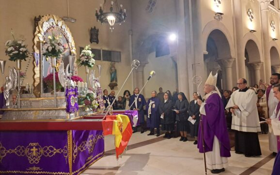 El Señor de los Milagros sortea la lluvia en su fiesta