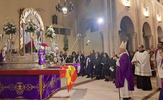 El Señor de los Milagros sortea la lluvia en su fiesta